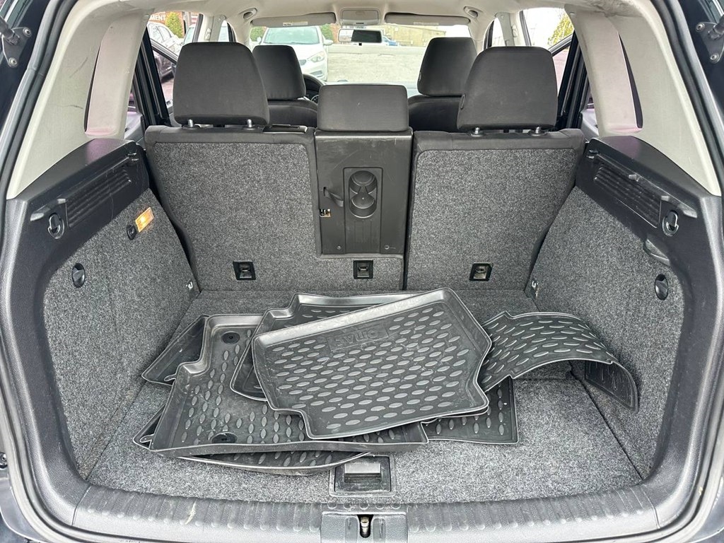 Volkswagen Tiguan 2WD 4dr Auto SE w/Sunroof & Nav 2012