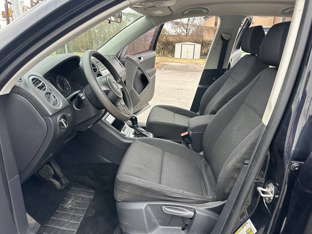 Volkswagen Tiguan 2WD 4dr Auto SE w/Sunroof & Nav 2012