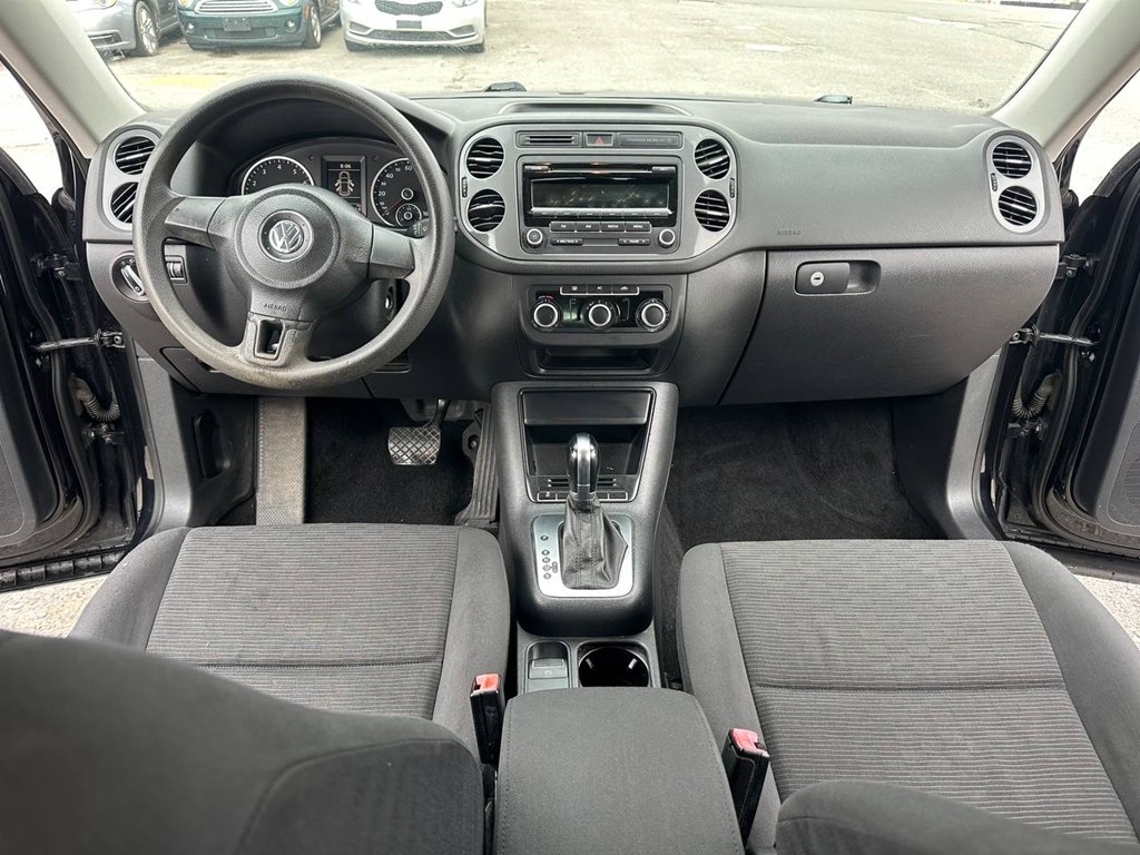 Volkswagen Tiguan 2WD 4dr Auto SE w/Sunroof & Nav 2012