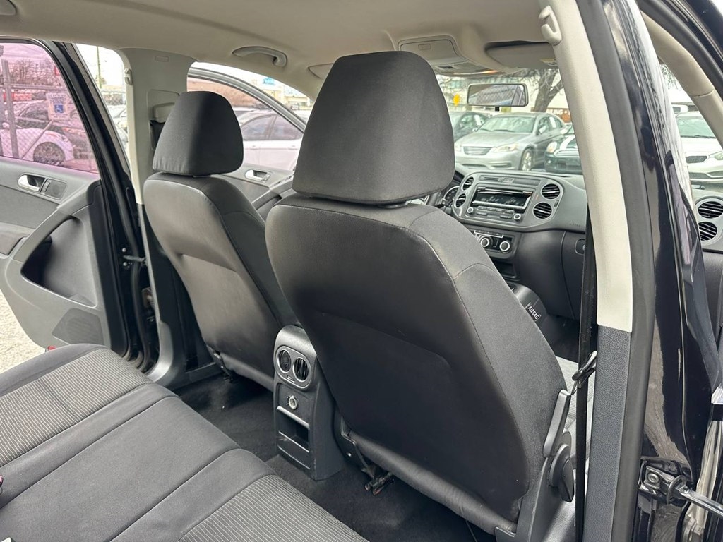 Volkswagen Tiguan 2WD 4dr Auto SE w/Sunroof & Nav 2012