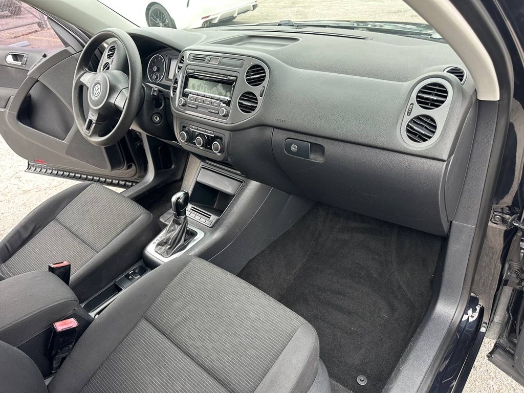 Volkswagen Tiguan 2WD 4dr Auto SE w/Sunroof & Nav 2012