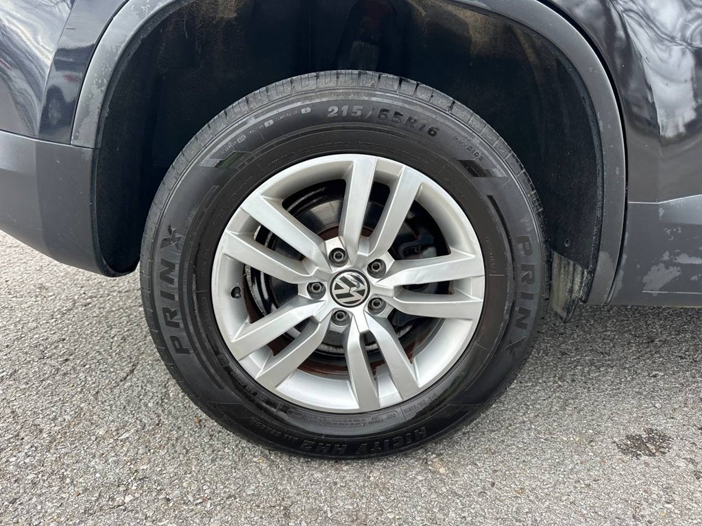 Volkswagen Tiguan 2WD 4dr Auto SE w/Sunroof & Nav 2012