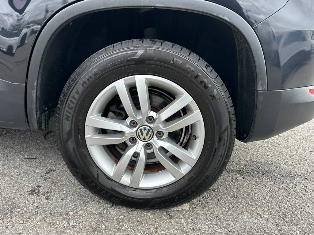 Volkswagen Tiguan 2WD 4dr Auto SE w/Sunroof & Nav 2012
