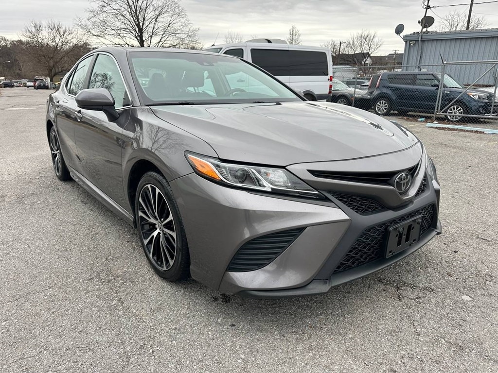 Toyota Camry SE Auto (Natl) 2020