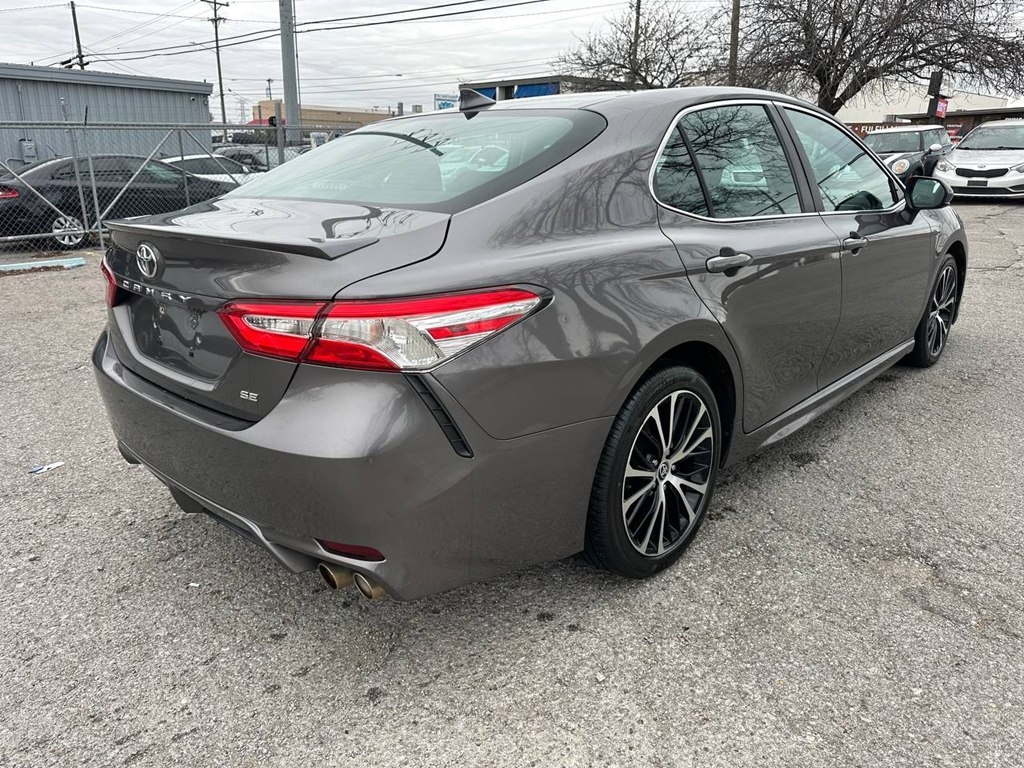 Toyota Camry SE Auto (Natl) 2020