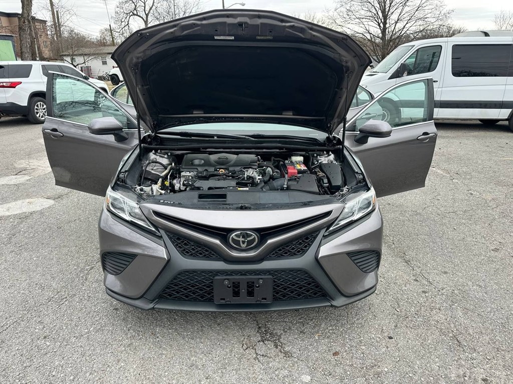 Toyota Camry SE Auto (Natl) 2020