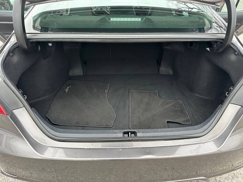 Toyota Camry SE Auto (Natl) 2020