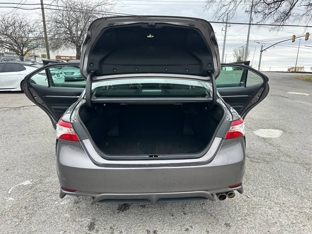 Toyota Camry SE Auto (Natl) 2020