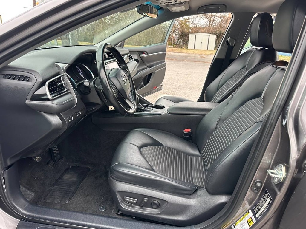 Toyota Camry SE Auto (Natl) 2020