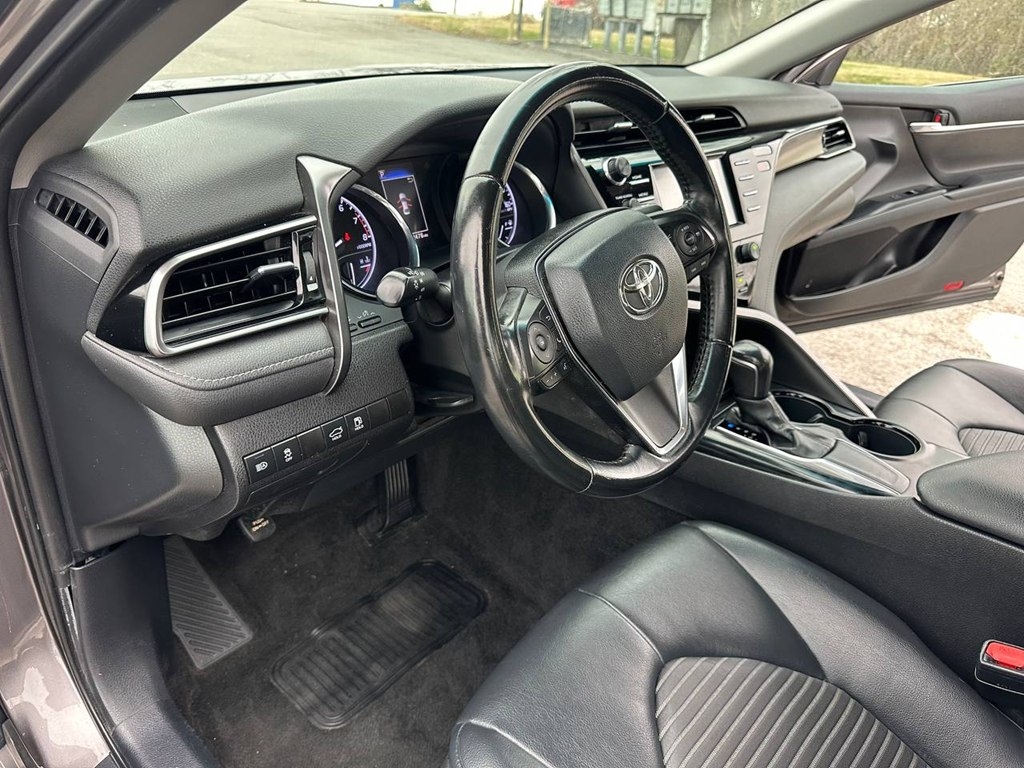 Toyota Camry SE Auto (Natl) 2020