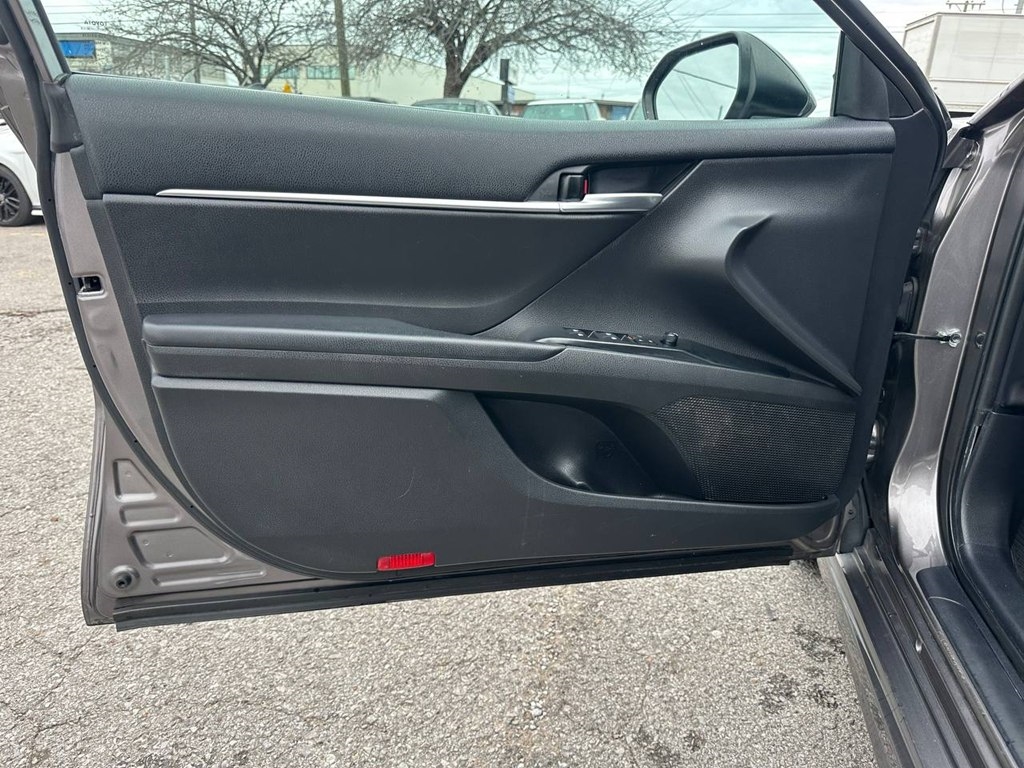 Toyota Camry SE Auto (Natl) 2020