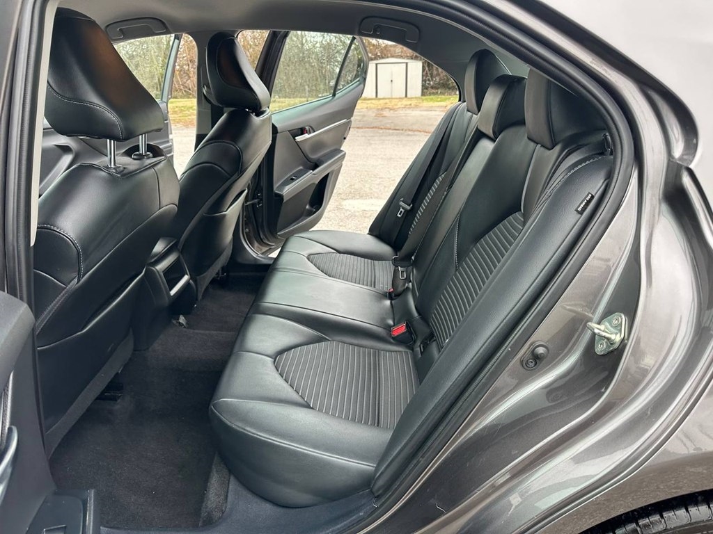 Toyota Camry SE Auto (Natl) 2020