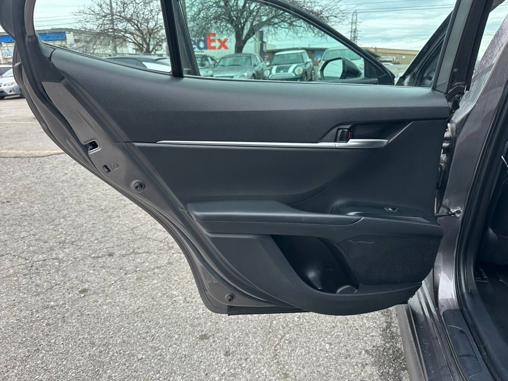 Toyota Camry SE Auto (Natl) 2020