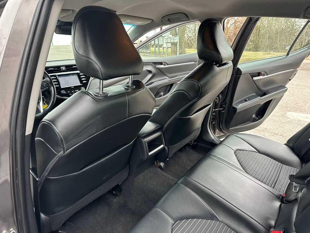 Toyota Camry SE Auto (Natl) 2020