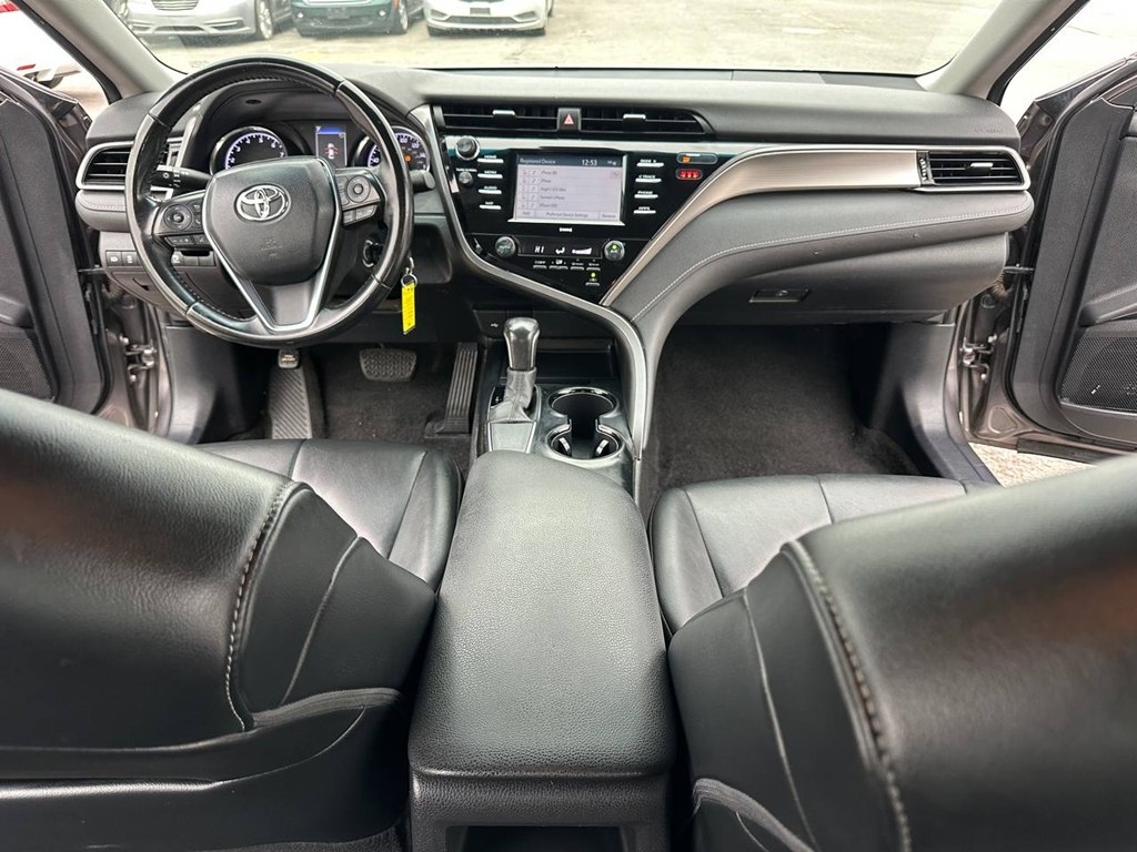 Toyota Camry SE Auto (Natl) 2020