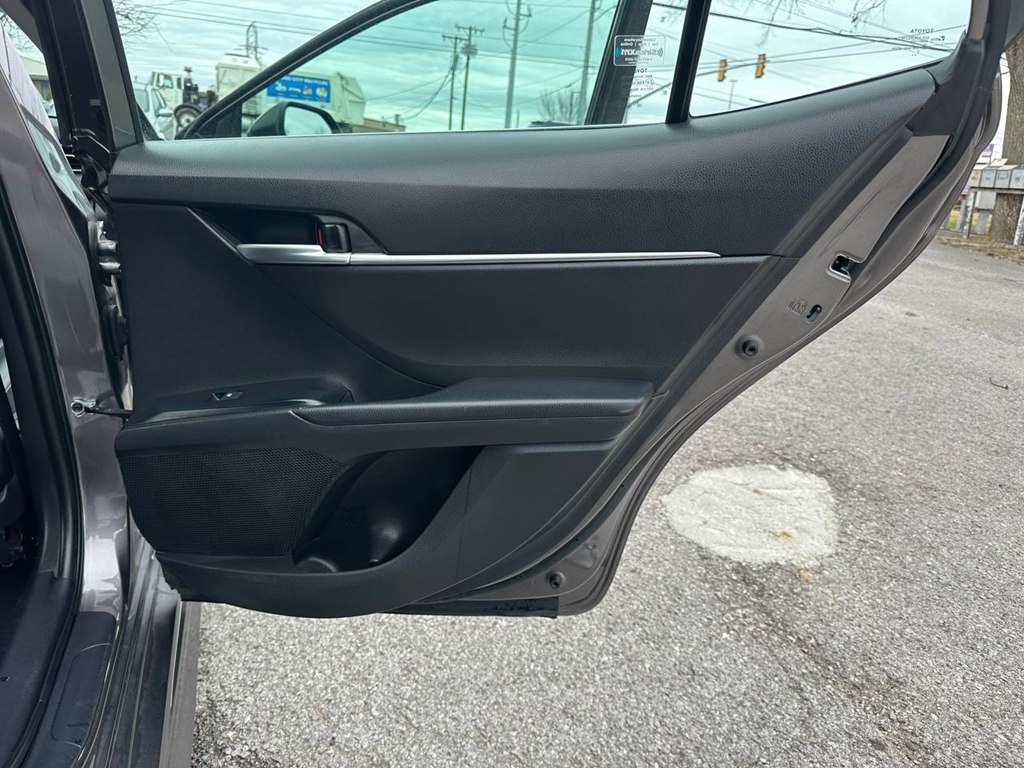 Toyota Camry SE Auto (Natl) 2020