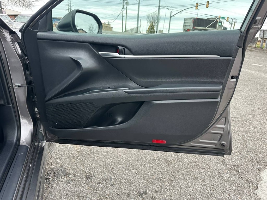 Toyota Camry SE Auto (Natl) 2020