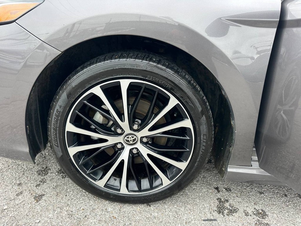 Toyota Camry SE Auto (Natl) 2020