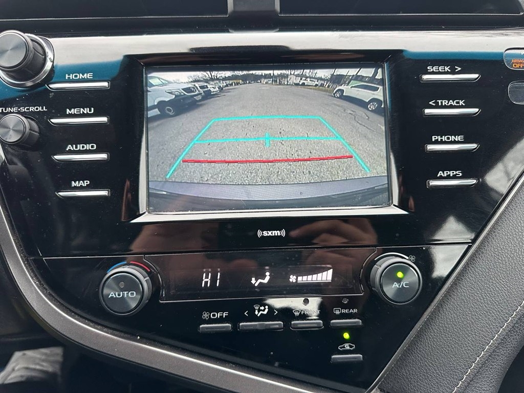 Toyota Camry SE Auto (Natl) 2020