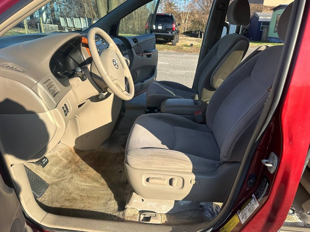 Toyota Sienna 5dr XLE FWD 7-Passenger (Natl) 2006