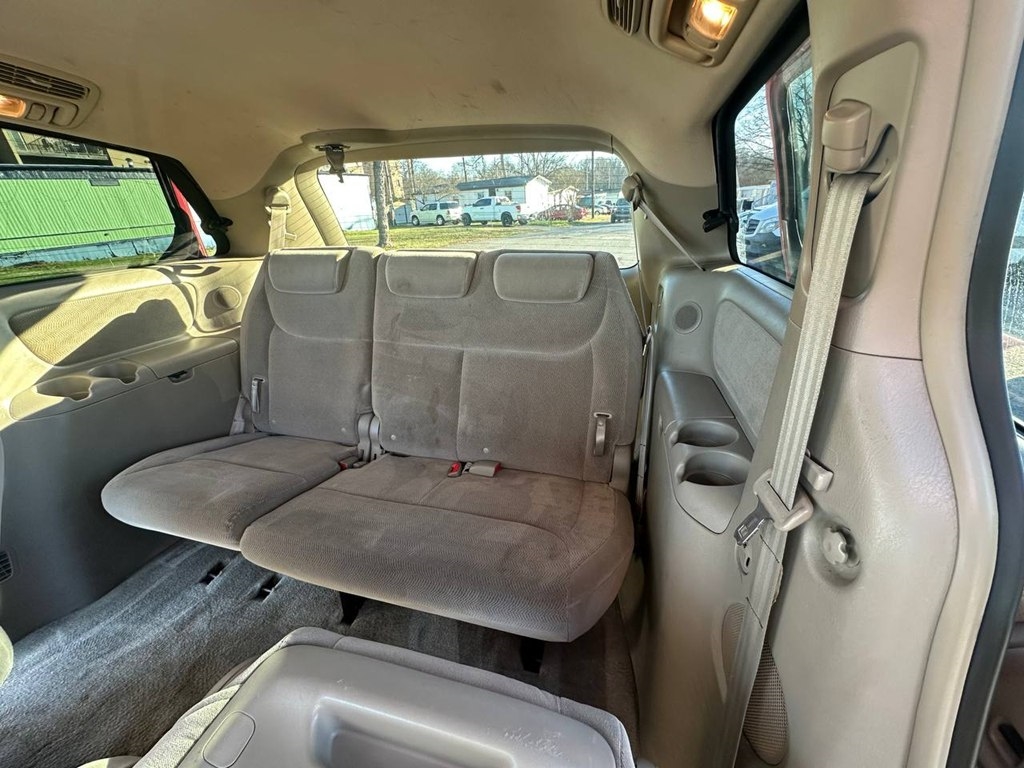 Toyota Sienna 5dr XLE FWD 7-Passenger (Natl) 2006