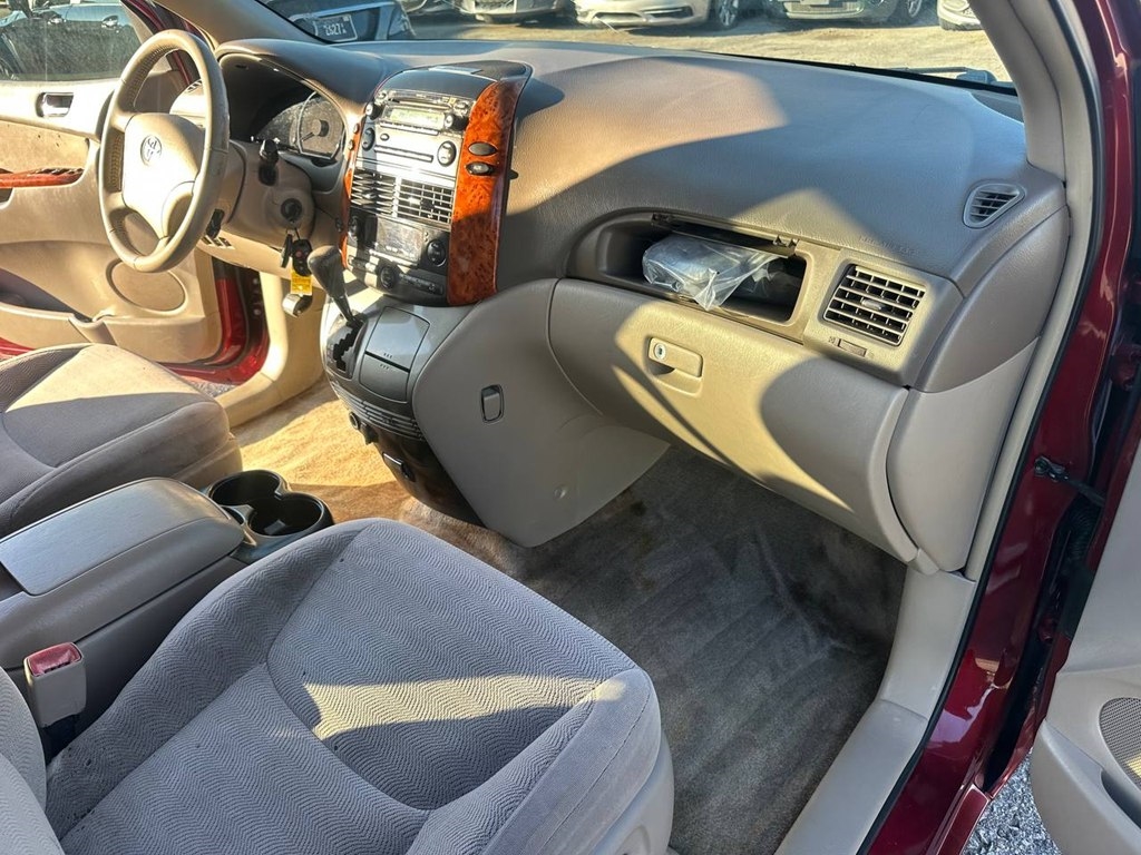Toyota Sienna 5dr XLE FWD 7-Passenger (Natl) 2006