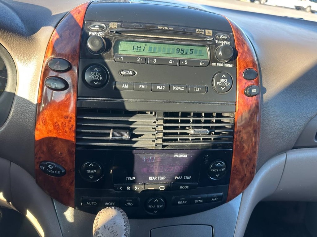 Toyota Sienna 5dr XLE FWD 7-Passenger (Natl) 2006