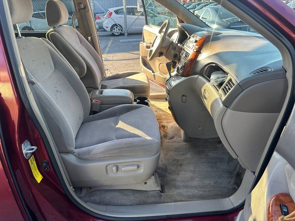 Toyota Sienna 5dr XLE FWD 7-Passenger (Natl) 2006