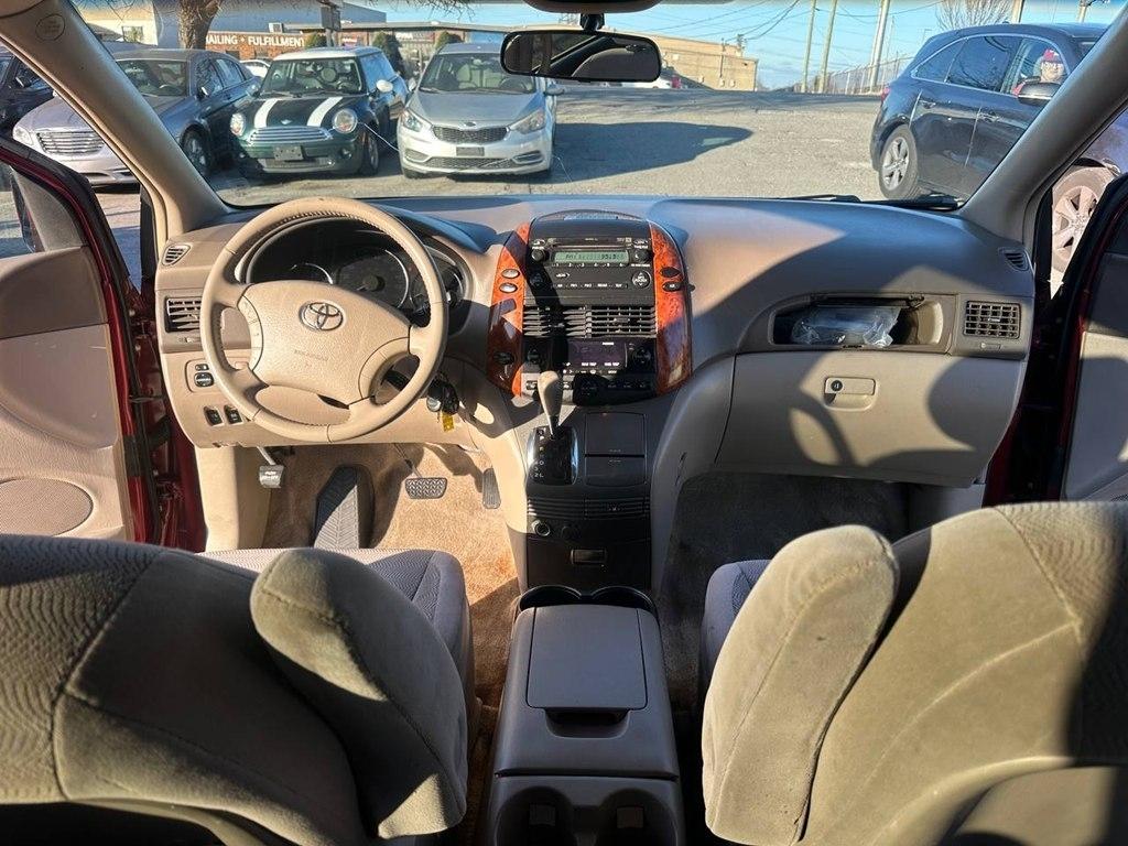 Toyota Sienna 5dr XLE FWD 7-Passenger (Natl) 2006