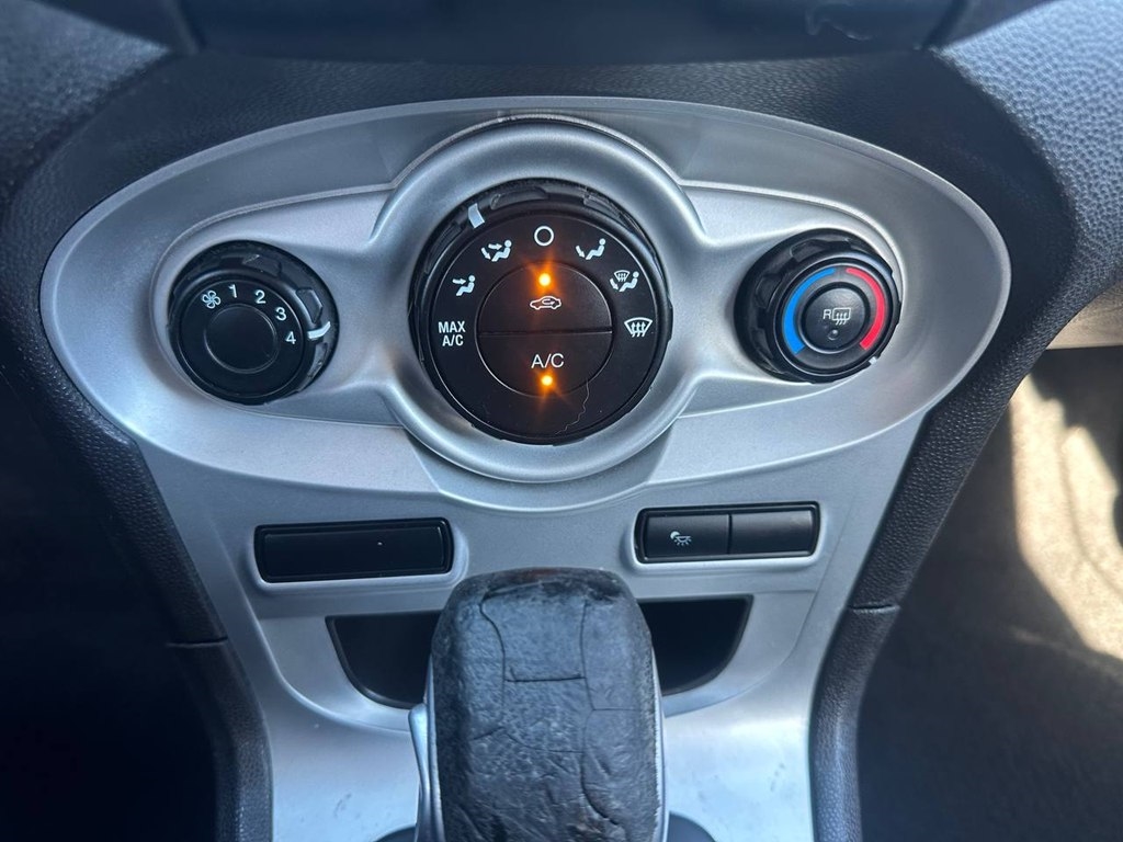 Ford Fiesta 5dr HB SE 2014