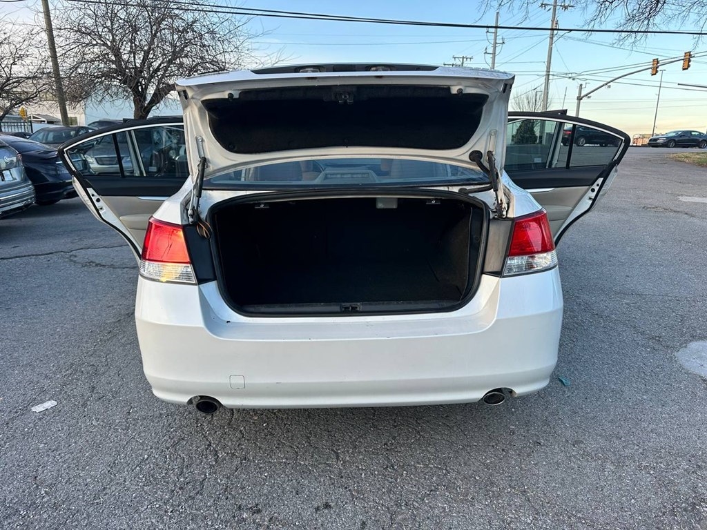 Subaru Legacy 4dr Sdn H4 Auto 2.5i Premium 2014