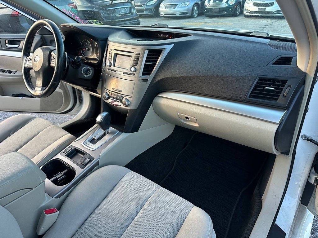 Subaru Legacy 4dr Sdn H4 Auto 2.5i Premium 2014