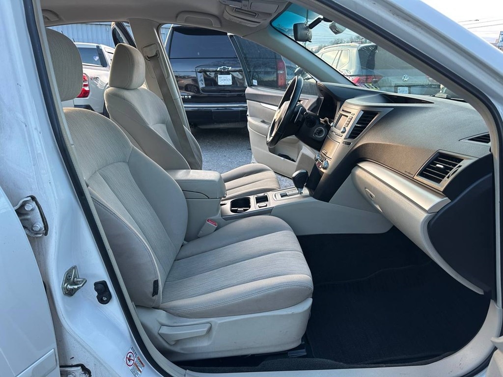 Subaru Legacy 4dr Sdn H4 Auto 2.5i Premium 2014