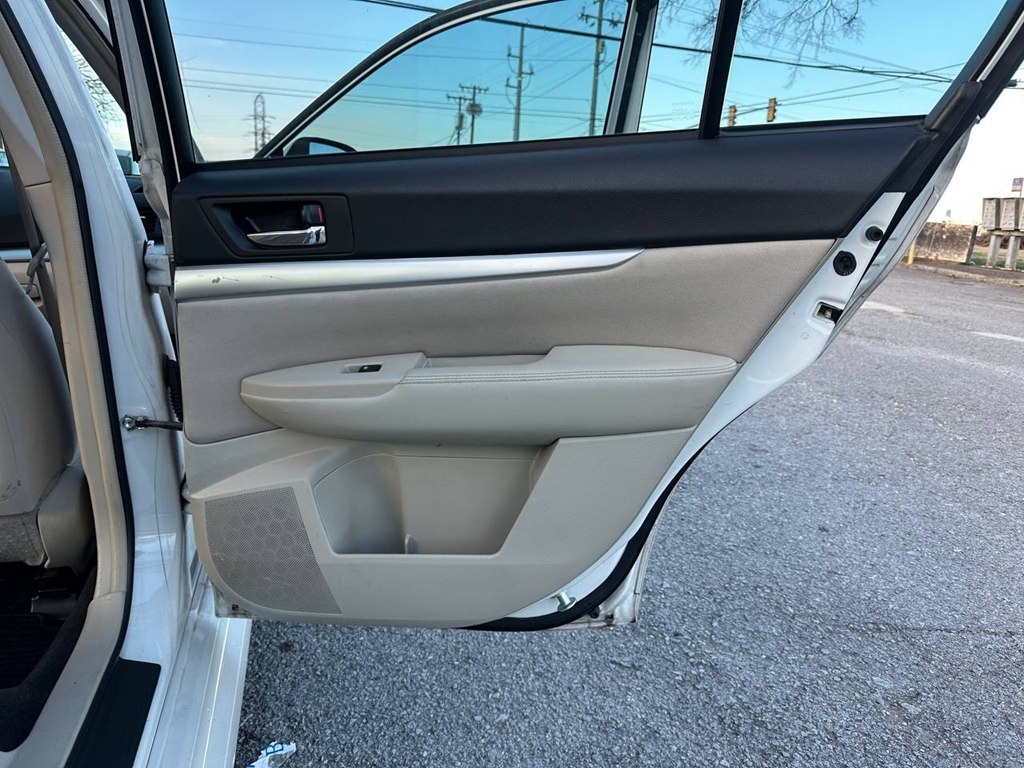 Subaru Legacy 4dr Sdn H4 Auto 2.5i Premium 2014