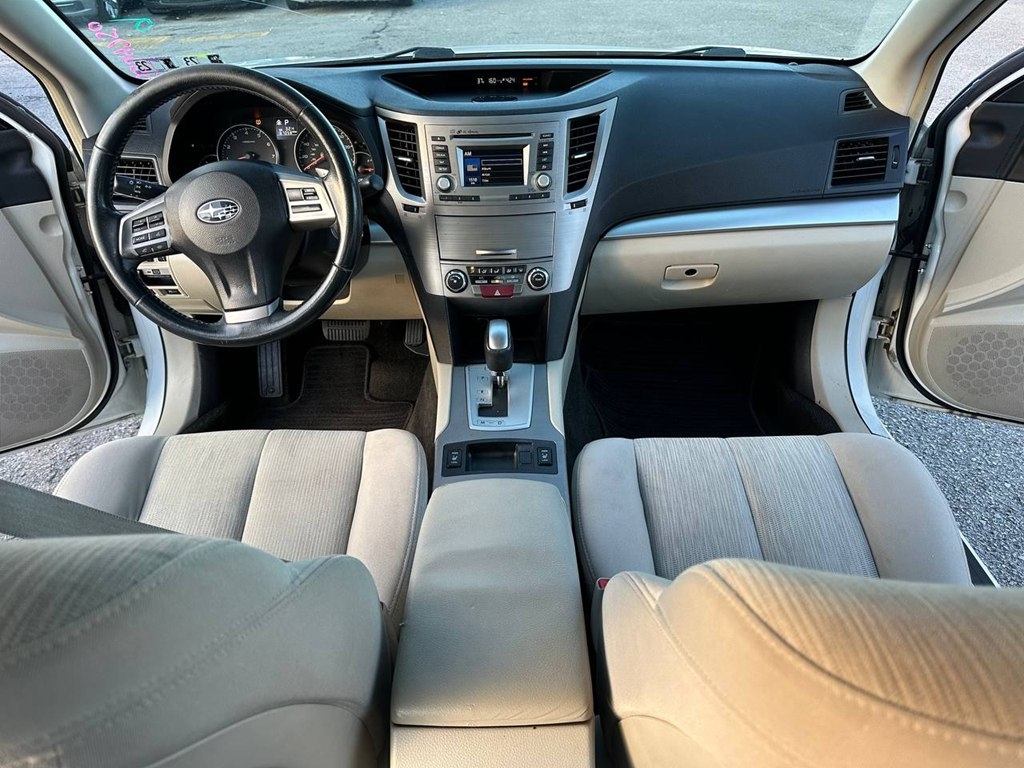 Subaru Legacy 4dr Sdn H4 Auto 2.5i Premium 2014