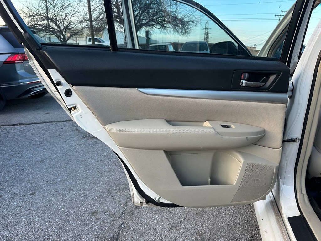 Subaru Legacy 4dr Sdn H4 Auto 2.5i Premium 2014