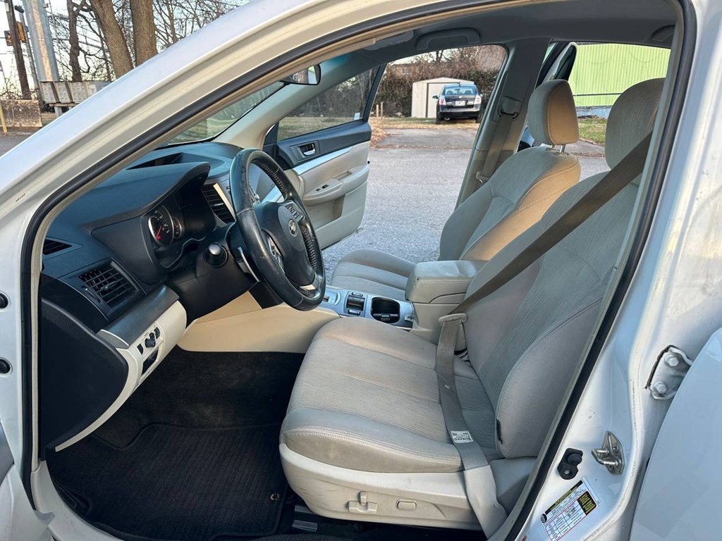Subaru Legacy 4dr Sdn H4 Auto 2.5i Premium 2014