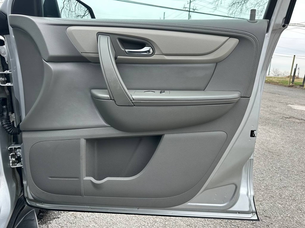 Chevrolet Traverse FWD 4dr LS w/1LS 2017