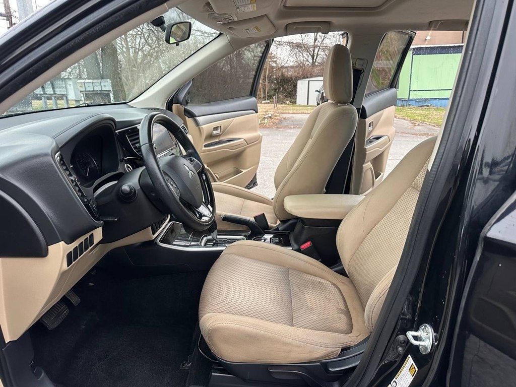 Mitsubishi Outlander SEL FWD 2018