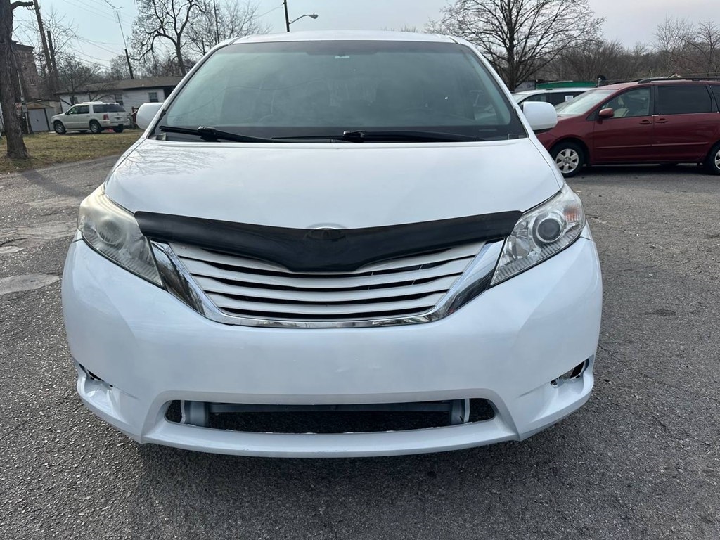 Toyota Sienna 5dr 8-Pass Van LE FWD (Natl) 2015