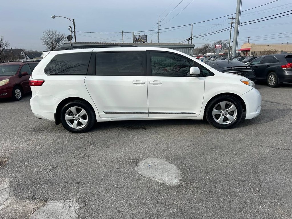 Toyota Sienna 5dr 8-Pass Van LE FWD (Natl) 2015