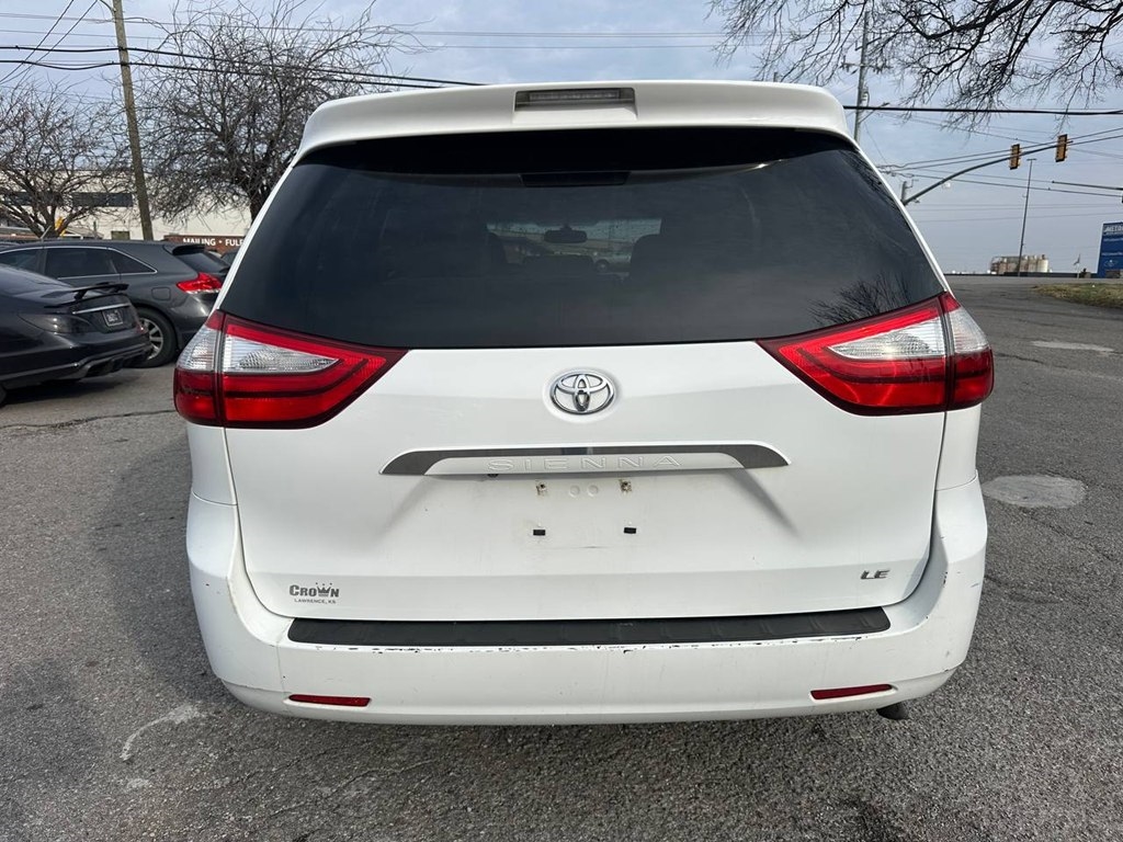 Toyota Sienna 5dr 8-Pass Van LE FWD (Natl) 2015