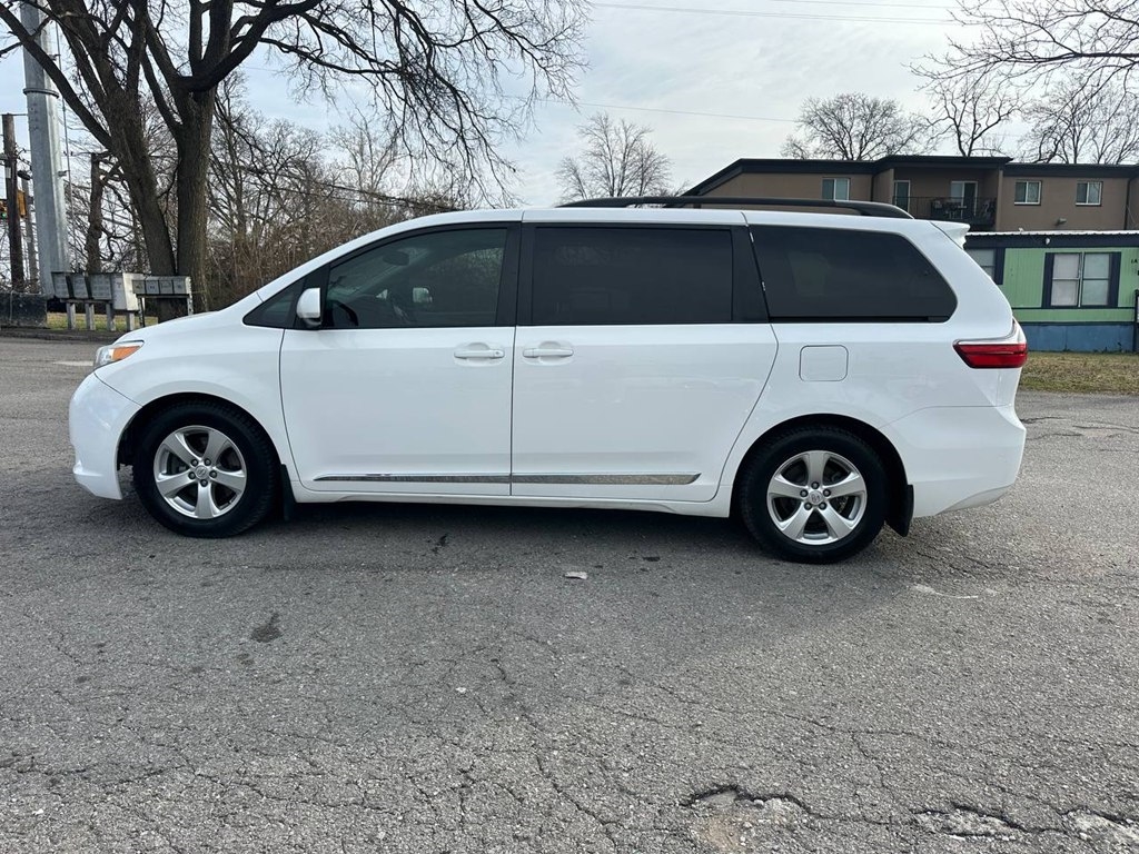 Toyota Sienna 5dr 8-Pass Van LE FWD (Natl) 2015