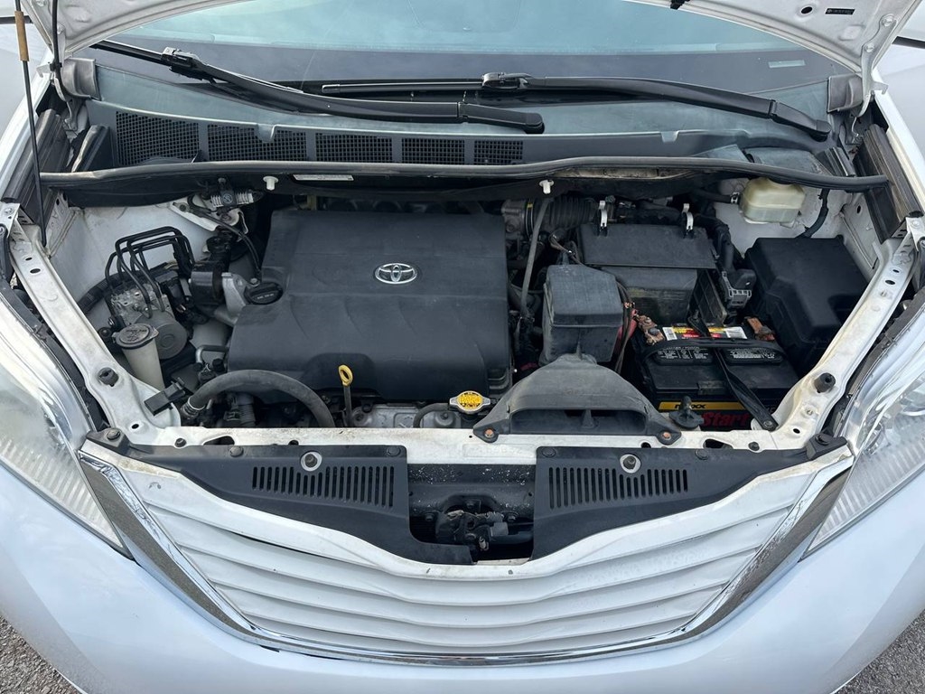 Toyota Sienna 5dr 8-Pass Van LE FWD (Natl) 2015