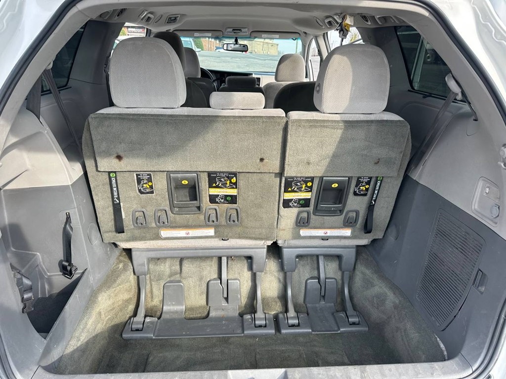 Toyota Sienna 5dr 8-Pass Van LE FWD (Natl) 2015