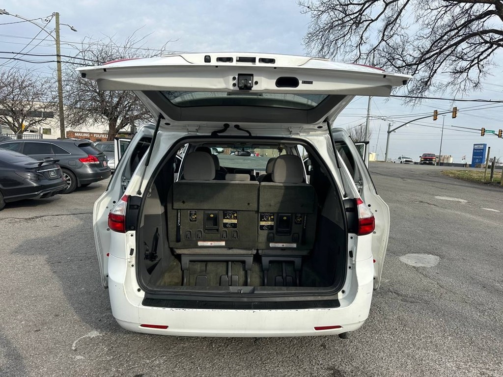 Toyota Sienna 5dr 8-Pass Van LE FWD (Natl) 2015