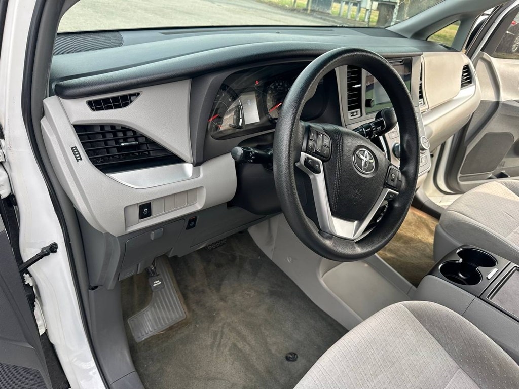 Toyota Sienna 5dr 8-Pass Van LE FWD (Natl) 2015