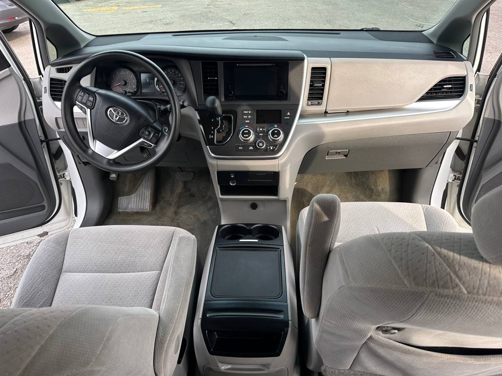 Toyota Sienna 5dr 8-Pass Van LE FWD (Natl) 2015