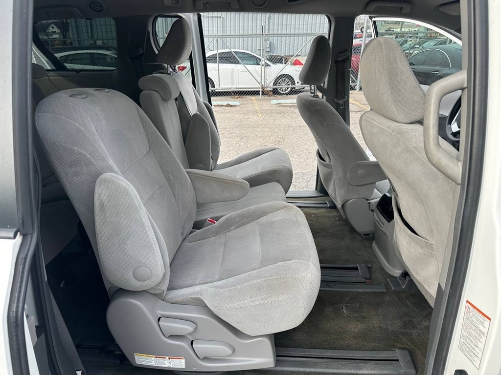 Toyota Sienna 5dr 8-Pass Van LE FWD (Natl) 2015