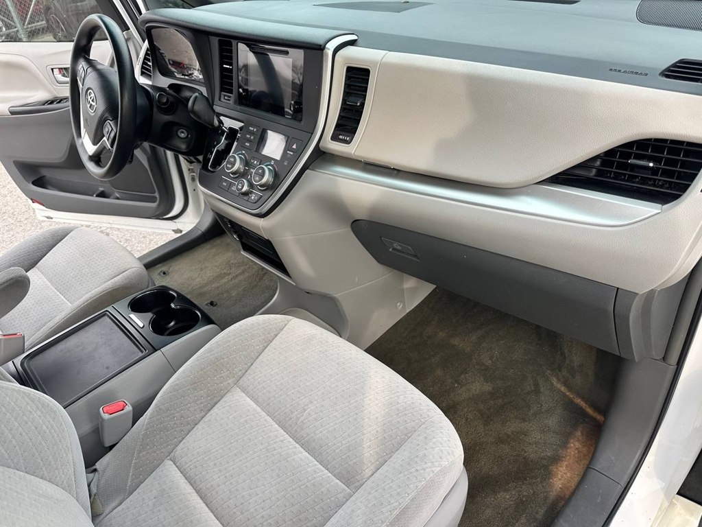 Toyota Sienna 5dr 8-Pass Van LE FWD (Natl) 2015